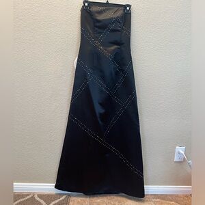 Slim ball gown dress. Size small.